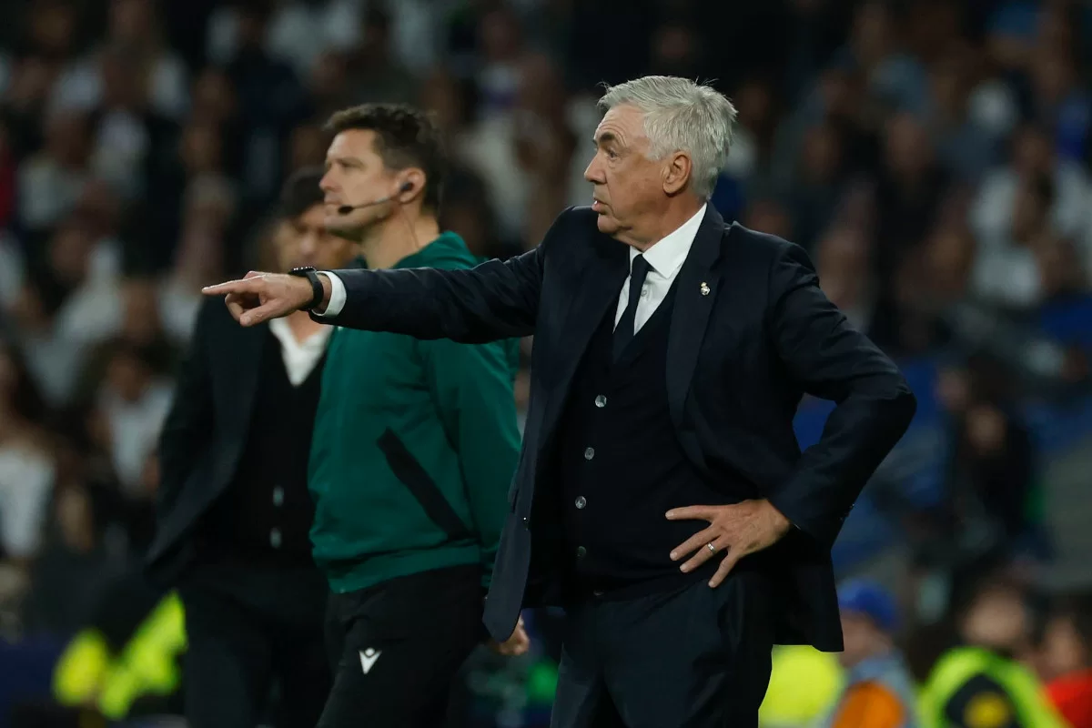 Ancelotti durante jogo contra o Milan, na última terça-feira (Foto: Reprodução/EPA-EFE/Juanjo Martin)