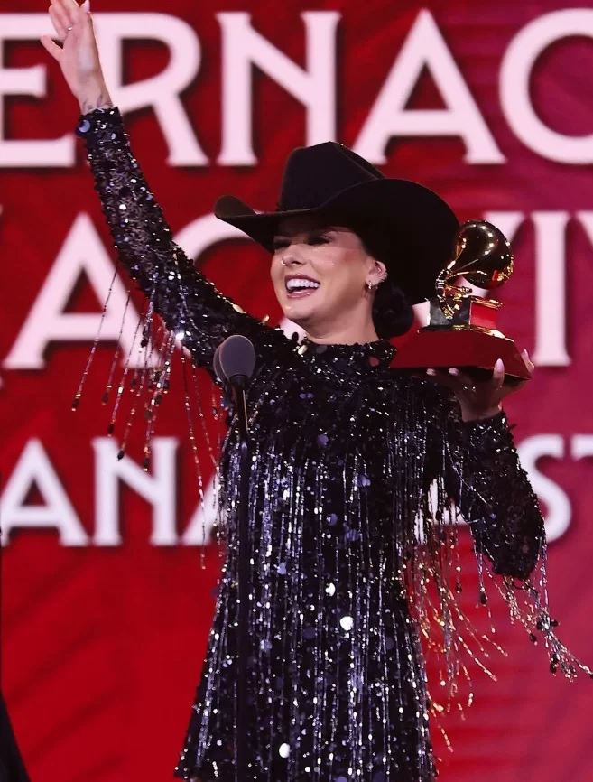 Ana Castelo no Grammy Latino (Foto: reprodução/Instagram/@hugogloss) Lorena Bueri