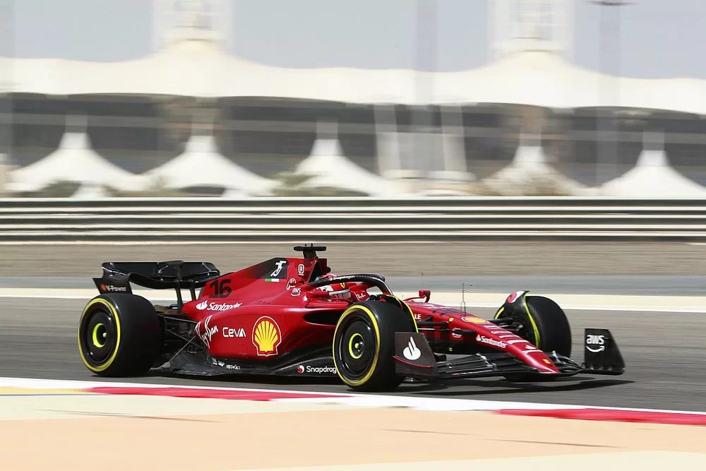 F1-75, nome do carro da Ferrari em 2022, é o que Hamilton deve pilotar em seu início na equipe (Foto: Reprodução/Motorsport/Steven Tee)