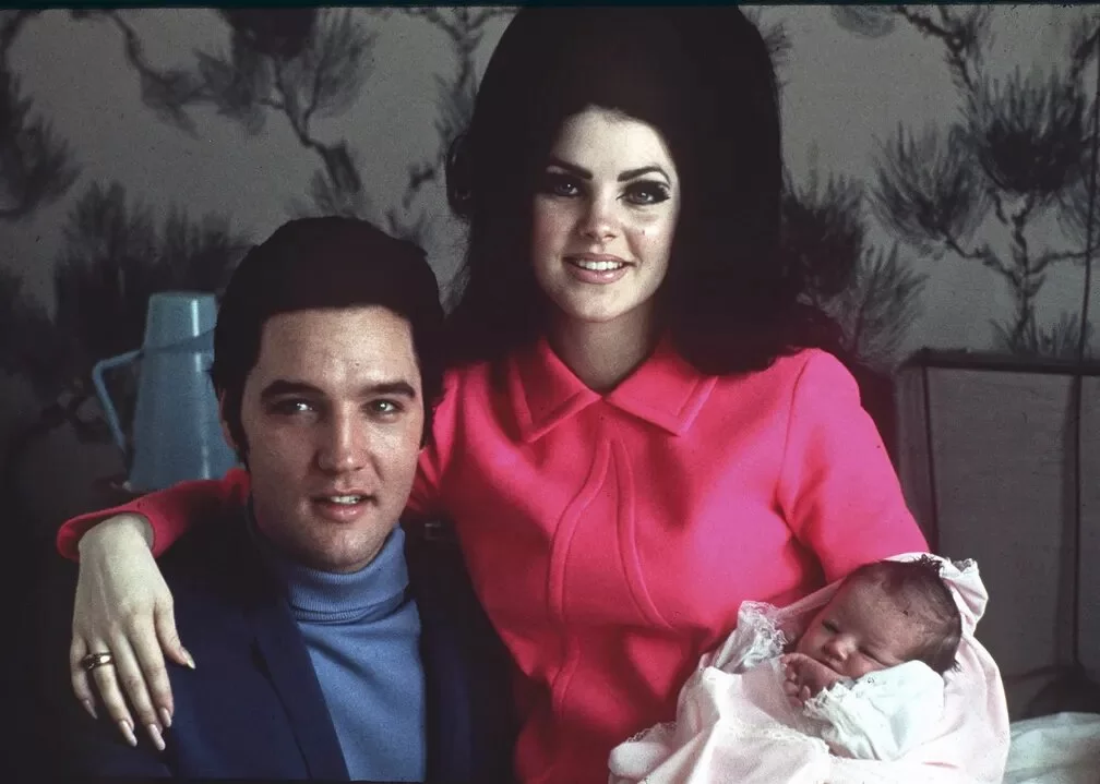 Elvis Presley, Priscilla e Lisa Marie Presley (Foto:Reprodução/AP/Arquivo) Lorena Bueri