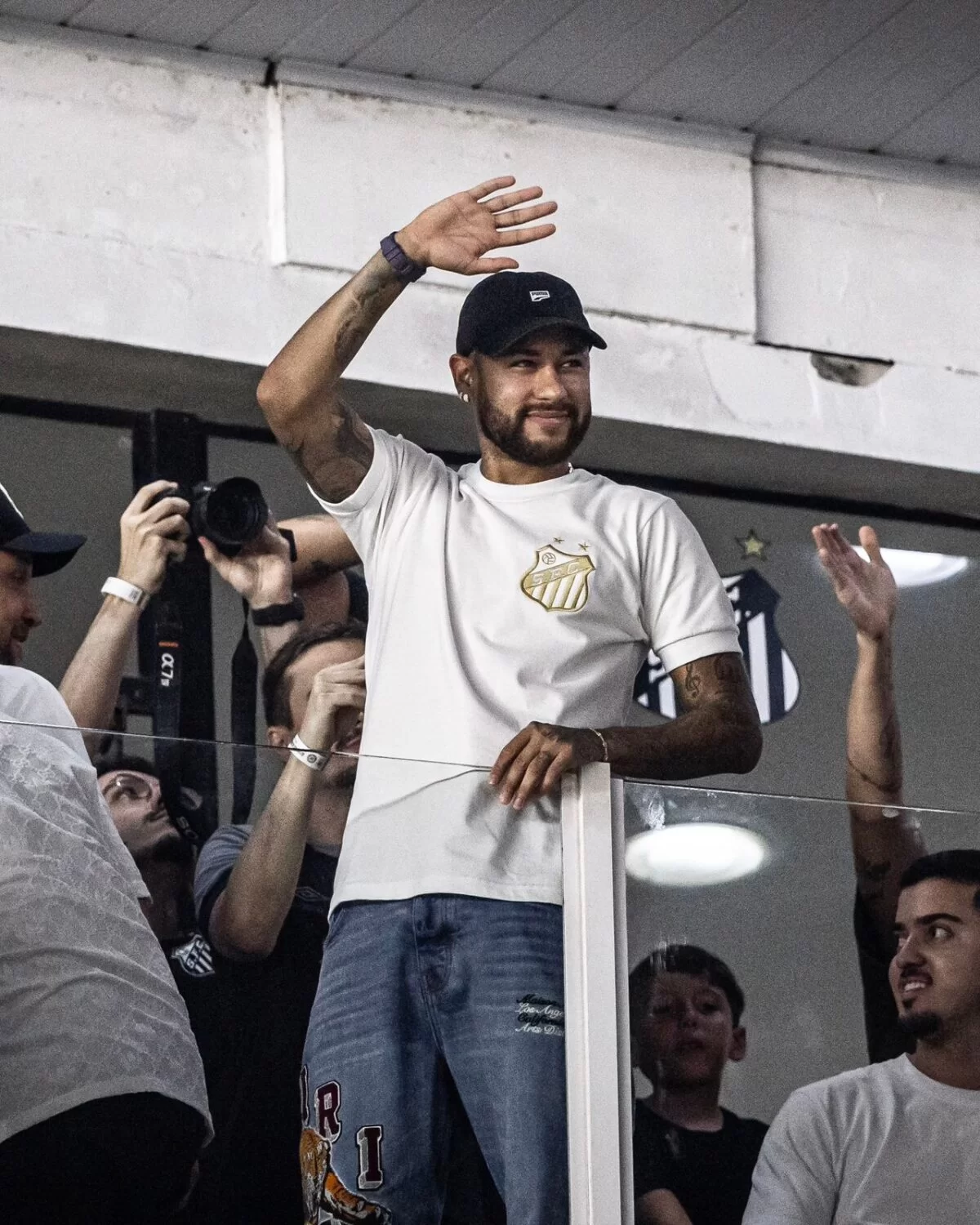 Neymar em visita a Vila Belmiro na Final do Paulistão (Foto: Reprodução/Santos FC/Raul Beretta)