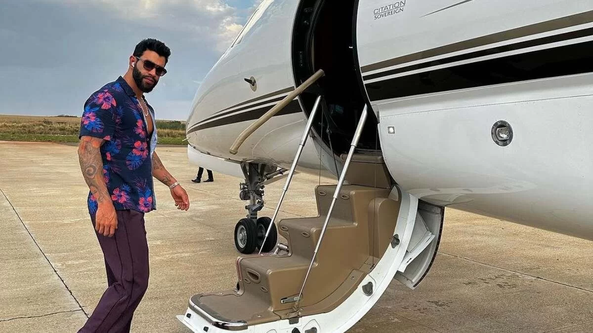 Gusttavo Lima e avião citado em caso contra ele (Foto: Reprodução/Instagram/@gusttavolima)