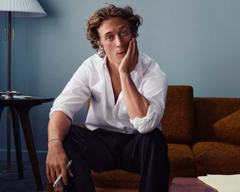 Jeremy Allen White (Foto: reprodução/Michael Bailey Gates/Calvin Klein) Lorena Bueri