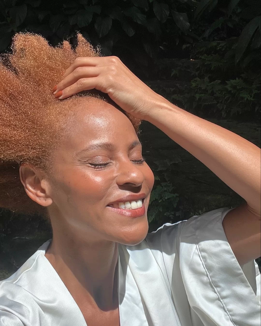 Aline Wirley mostrando com orgulho o cabelo crespo (Foto: reprodução/Instagram/@alinewirley) Lorena Bueri