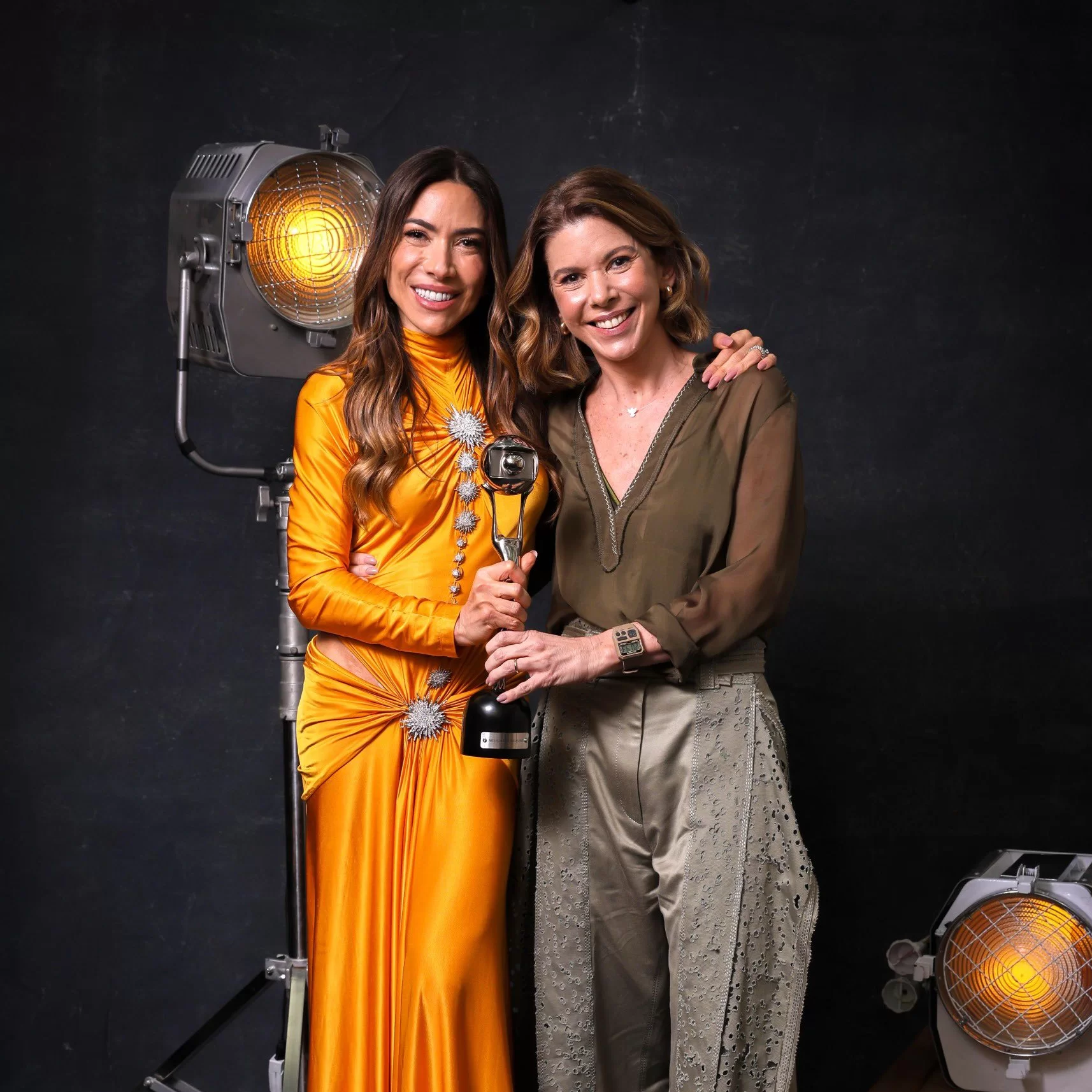 Patrícia Abravanel e Daniela Beyruti  recebem troféu Melhor dos Melhores