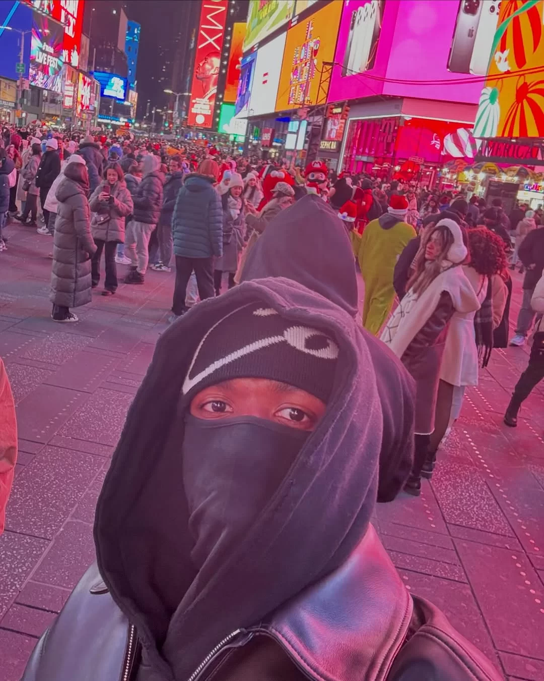 Vini Jr disfarçado em NY (Foto: reprodução/Instagram/@vinijr) Lorena Bueri