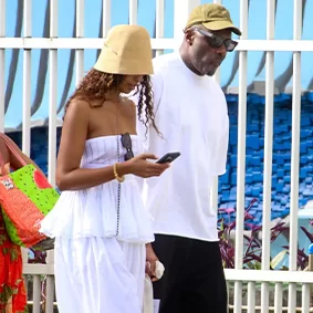 Idris Elba passeia no Rio com a esposa, Sabrina Dhowre Elba (Foto: reprodução/J C Pereira/AgNews) Lorena Bueri