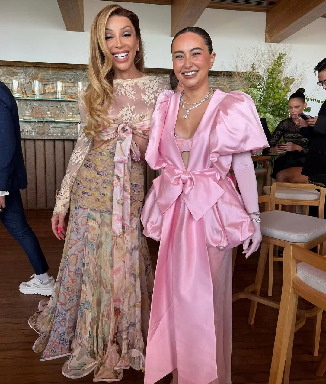 Maya Massafera e a irmã de Sabrina Sato, Karina Sato. Foto (reprodução/ Instagram/ @mayamassafera) Lorena Bueri