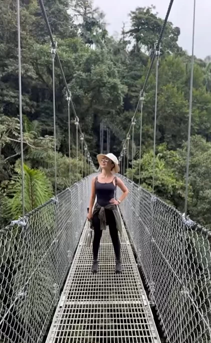 Sandy durante viagem à Costa Rica. Foto (reprodução/ Instagram/ @sandyoficial) Lorena Bueri