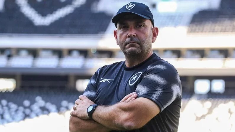 Carlos Leiria, técnico interino do Botafogo