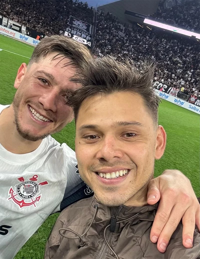 Romero e Garro após jogo na Neo Química Arena (Foto: Reprodução/Instagram/@corinthians