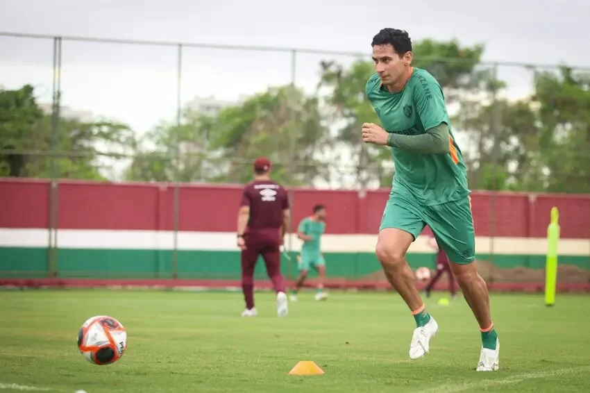 Ganso durante treinamento no Fluminense