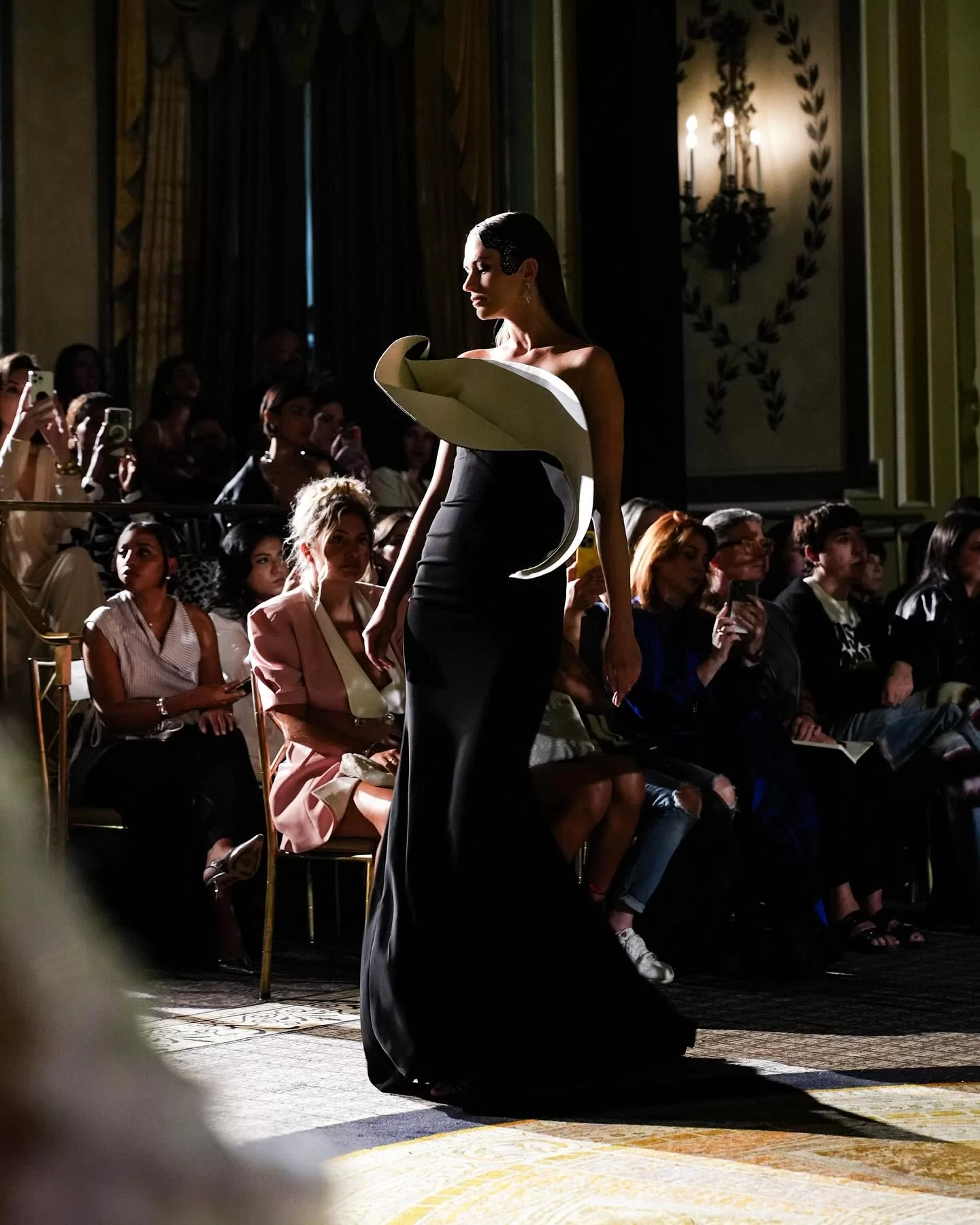 Christian Siriano SS25 (Foto: reprodução/Instagram/@nyfw)