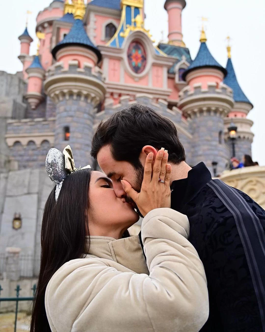 Pedido de casamento de Alegrete à Isabelle Nogueira aconteceu em Paris (Foto: reprodução/Instagram/@bahmatteus) Lorena Bueri