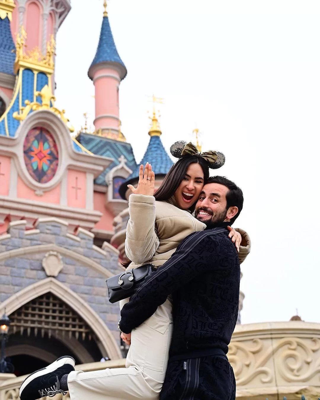 Pedido de casamento de Alegrete à Isabelle Nogueira aconteceu em Paris (Foto: reprodução/Instagram/@bahmatteus) Lorena Bueri