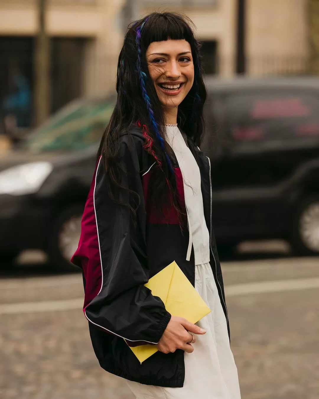 Mulher com jaqueta esportiva (Foto: reprodução/Instagram/@parisfashionweek) Lorena Bueri