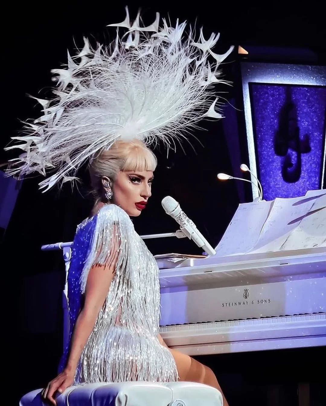 Charme e elegância (Foto: reprodução/Instagram/@ladygaga) Lorena Bueri