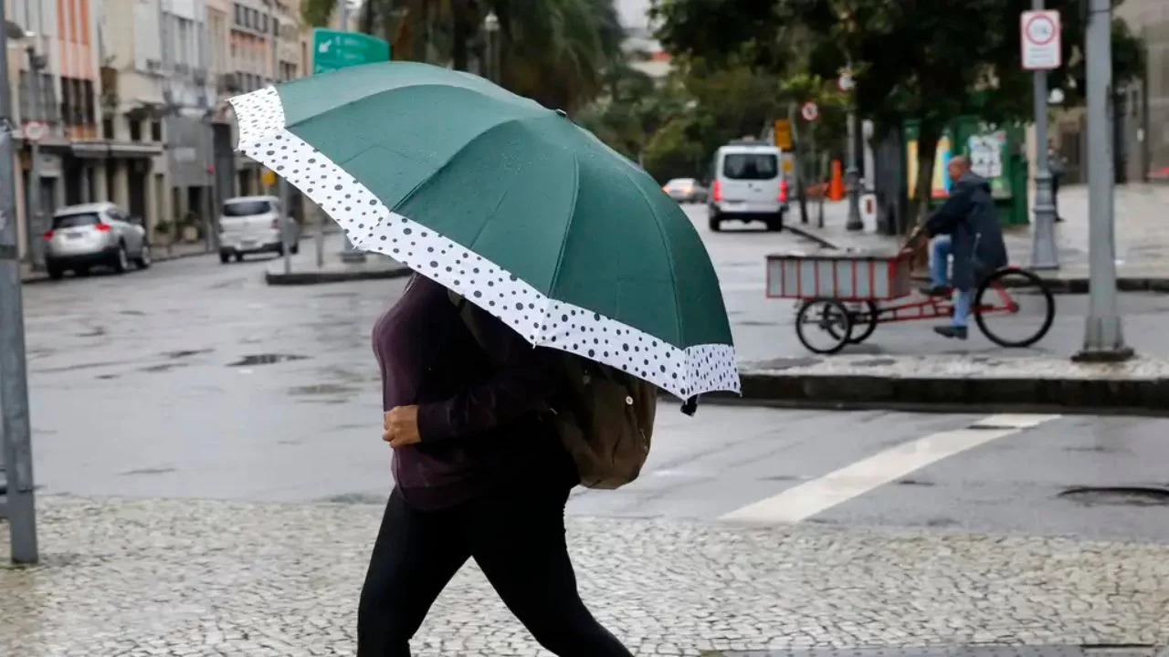 Frente fria deixa clima instável e traz chuva ao longo da semana em áreas do Brasil