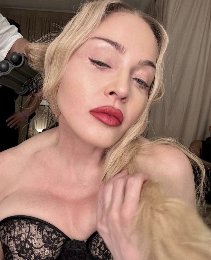 Além de coreografias, Madonna também estava fazendo testes de maquiagem e figurino  (Reprodução/Instagram @madonna) Lorena Bueri