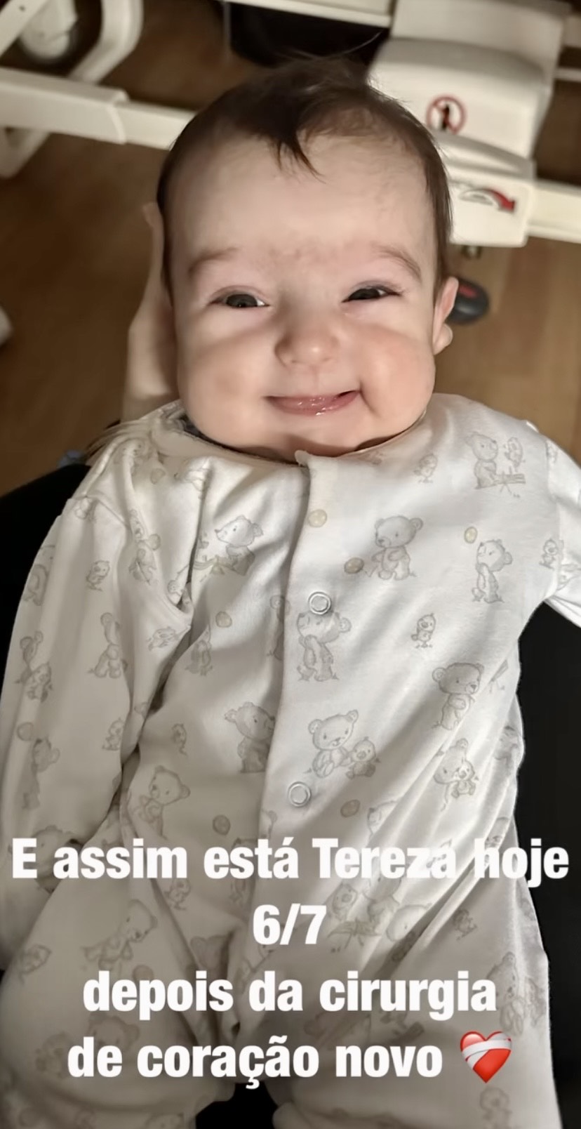 Foto postada por Thaila informando que a filha está com um coração novo (Reprodução/Instagram @thailaayala) Lorena Bueri