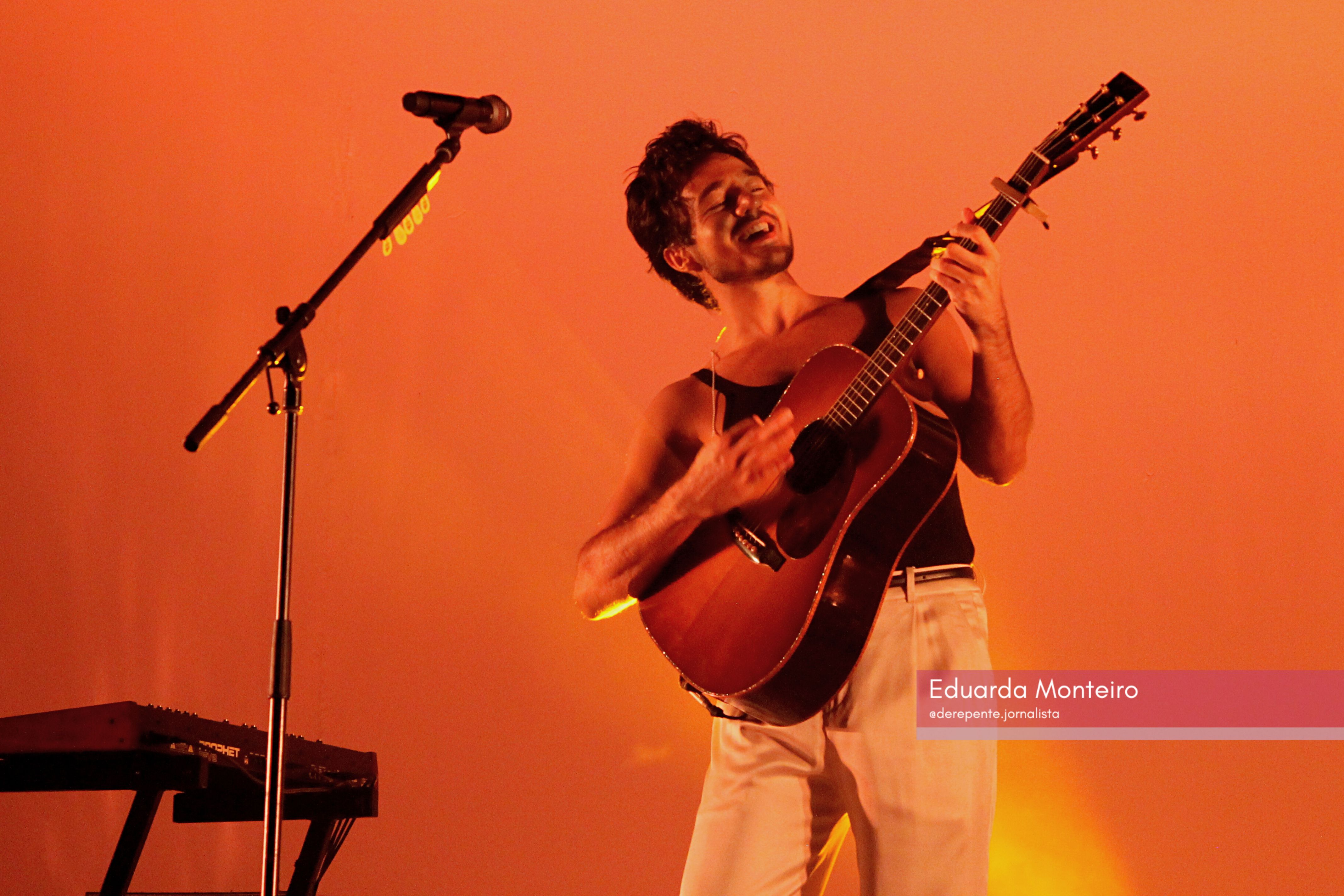Tiago Iorc apresentando a turnê Daramô no Rio de Janeiro (Foto: Eduarda Monteiro) Lorena Bueri