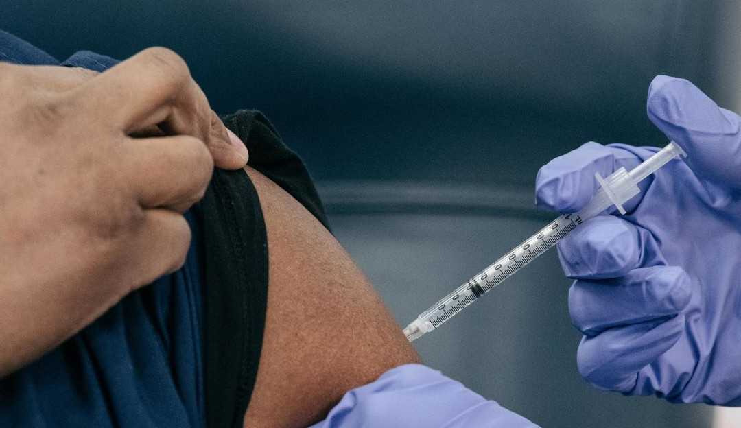 Alemanha declara vacina contra a COVID-19 obrigatória para profissionais de saúde Lorena Bueri