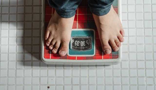 Obesidade infantil: como criar hábitos saudáveis para prevenir e como identificá-la Lorena Bueri