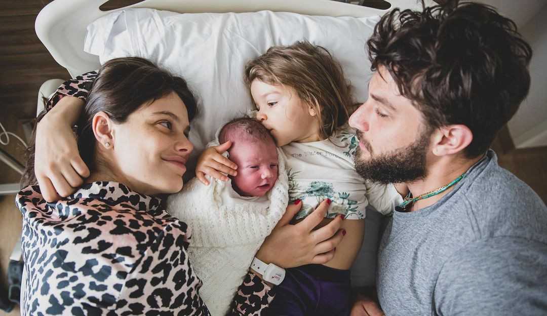 Laura Neiva anuncia nascimento do segundo filho com Chay Suede