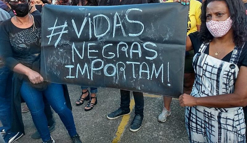 Taxa de mortalidade em ações policiais é maior para pessoas negras e pardas no Rio de Janeiro 