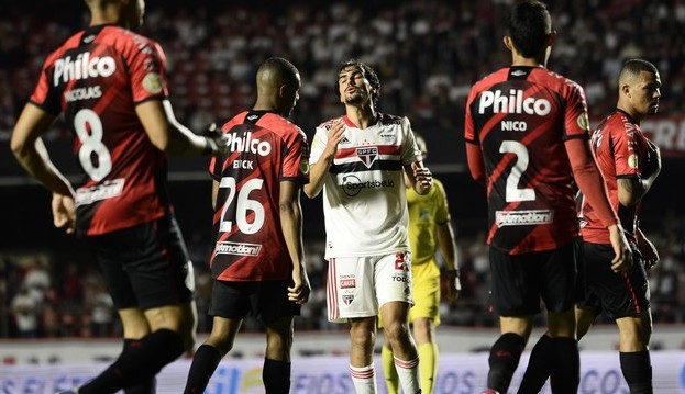 São Paulo e Athlético-PR empatam sem gols no Morumbi