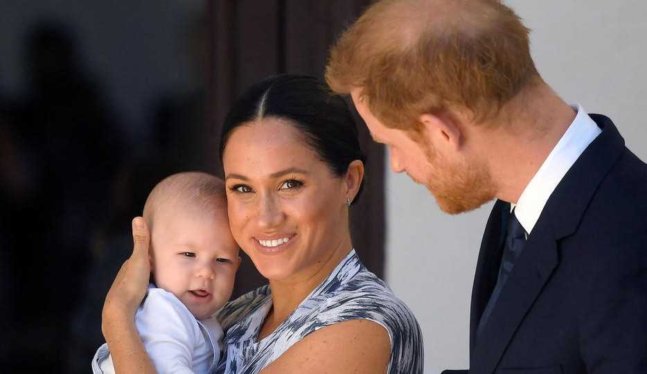Príncipe Charles nega ter questionado a cor de pele do filho de Harry e Meghan