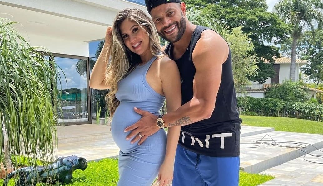 Hulk Paraíba exibe barriga de grávida da mulher, Camila Ângelo: 'Obrigado por tudo, Deus! Te amo demais, meu amor'