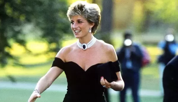 Veja algumas tendências da moda atual já usadas pela Princesa Diana  Lorena Bueri