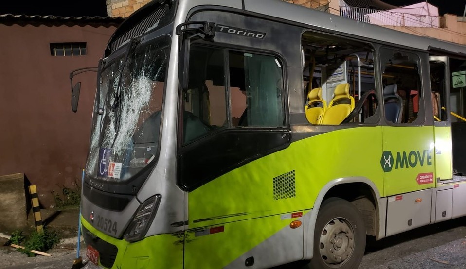 Polícia confirma morte em ataque de torcedores do Cruzeiro a ônibus de torcedores do Atlético Mineiro.