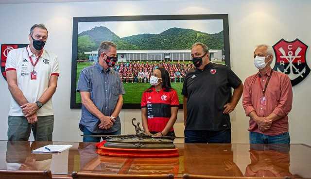 Rebeca Andrade renova contrato com Flamengo até 2024 Lorena Bueri