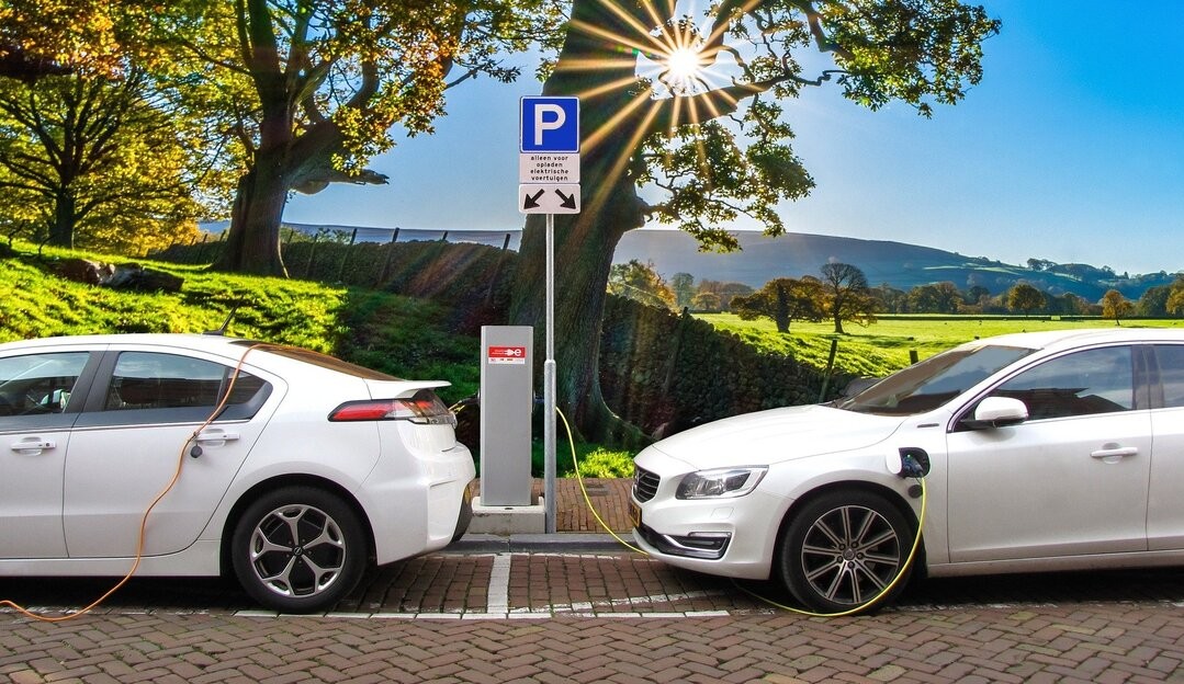 Os veículos elétricos podem ser responsáveis pela metade das vendas até 2030