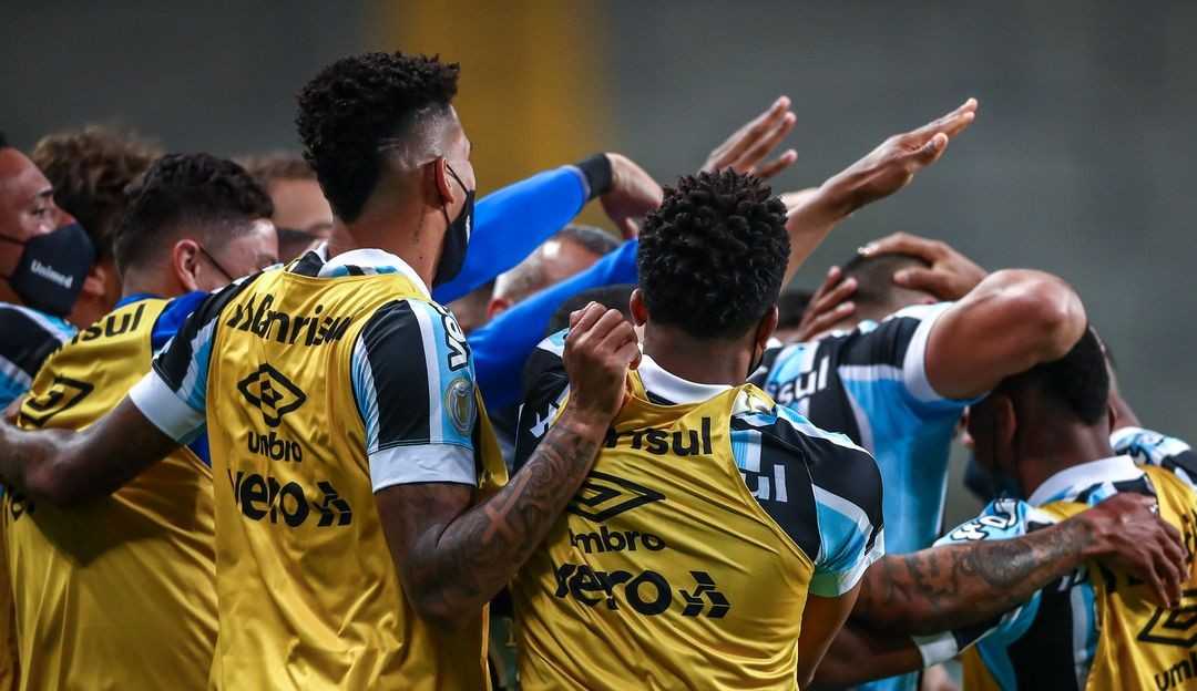 Grêmio derrota o São Paulo e ainda pode ficar na série A Lorena Bueri