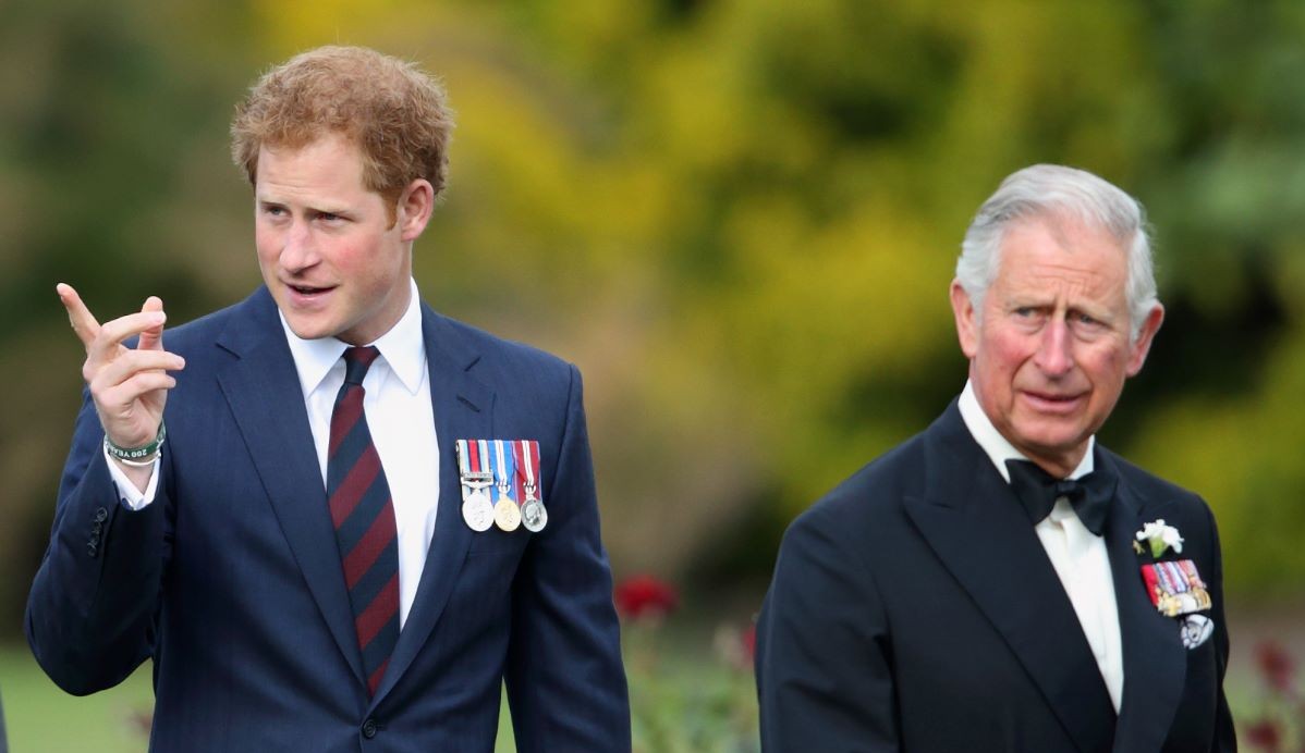 Príncipe Harry e Charles voltam a se falar, segundo site Lorena Bueri