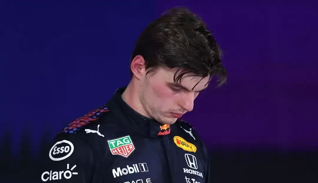 Verstappen sofre mais uma punição e põem campeonato em risco