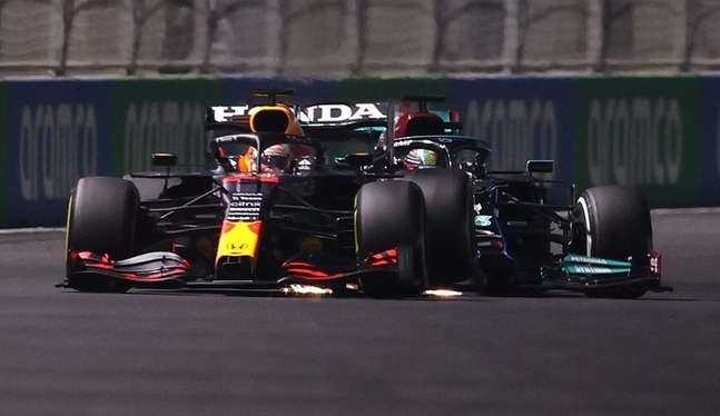 Após incidente no Grande Prêmio da Arábia Saudita, Hamilton vence e fala sobre o ocorrido