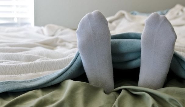 Dormir com meias ajuda a relaxar e é aconselhável por especialistas