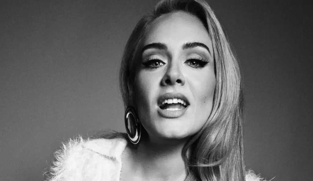 Adele admite dificuldade de lidar com críticas sobre ter falado publicamente de divórcio