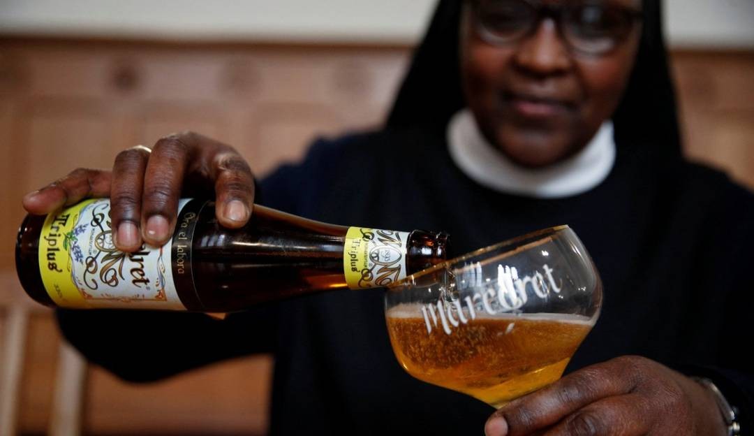 Cerveja artesanal é produzida por freiras para arrecadar fundos e realizar obras em convento na Bélgica