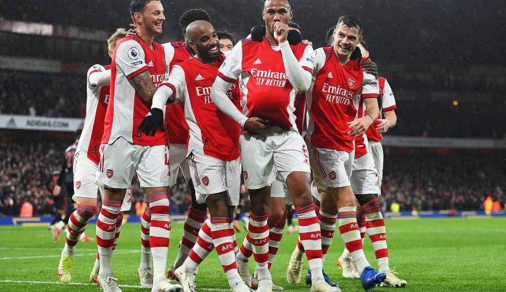 Arsenal vence por 3 a 0 o  Southampton e se aproxima do G4 do Campeonato Inglês Lorena Bueri
