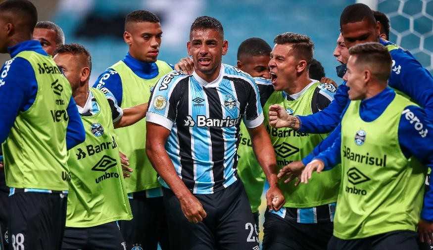 Para 'enxugar' a folha salarial, Grêmio define a saída de Rafinha, Diego Souza e Cortez