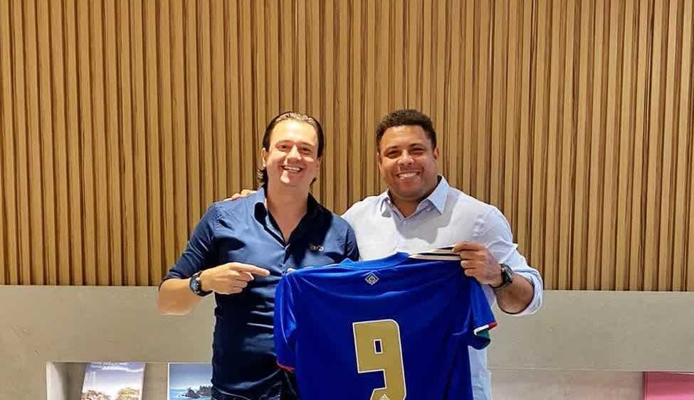 Ronaldo Fenômeno compra o Cruzeiro por  R$ 400 milhões
