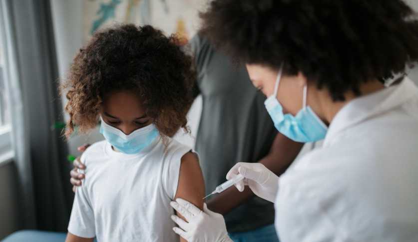Nota do Ministério da Saúde diz que vacina contra a Covid-19 em crianças é segura