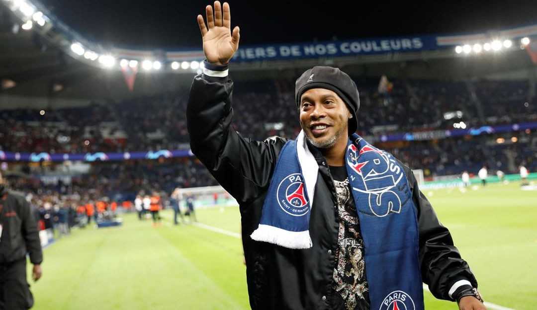 Paris Saint-Germain homenageia Ronaldinho Gaúcho com vídeo especial