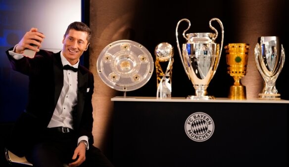 Lewandowski é eleito melhor jogador de 2021 por revista alemã