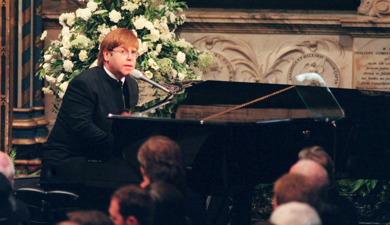 Família Real quase impediu que Elton John se apresentasse no funeral da princesa Diana